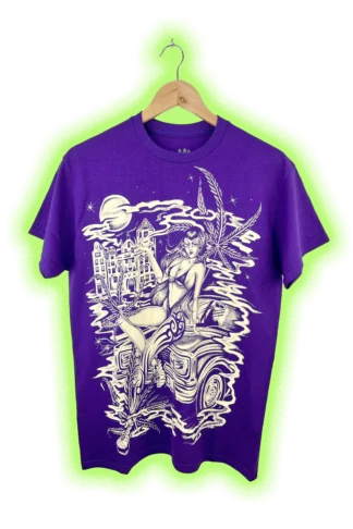 Camiseta violeta OOSTERDOK de ANKOR, ilustración de Julia Pascual, vista frontal