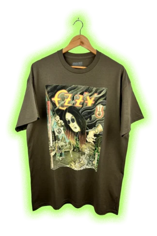 Camiseta verde militar CHILDREN OF THE GRAVE de ANKOR, ilustración de Mariano «El Tata» Martínez, vista frontal